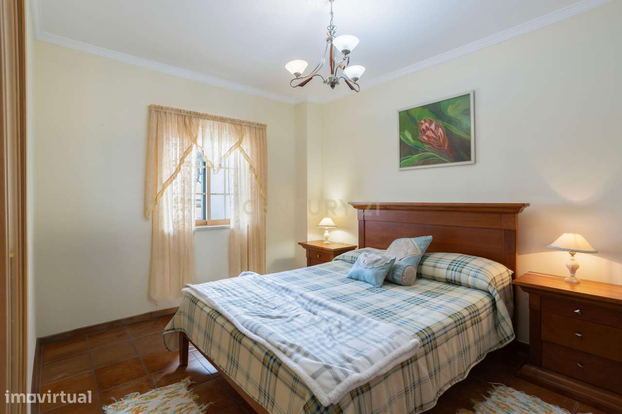 Moradia Tradicional T2 na Primeira Linha da Ria — Santa Luzia, Capital-14