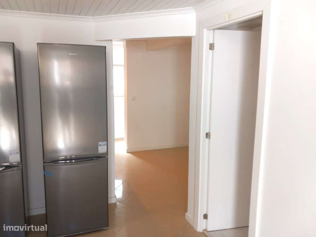 PRÉDIO TOTALMENTE REMODELADO COM RENDIMENTO ACIMA DOS 7% - Grande imagem: 4/17