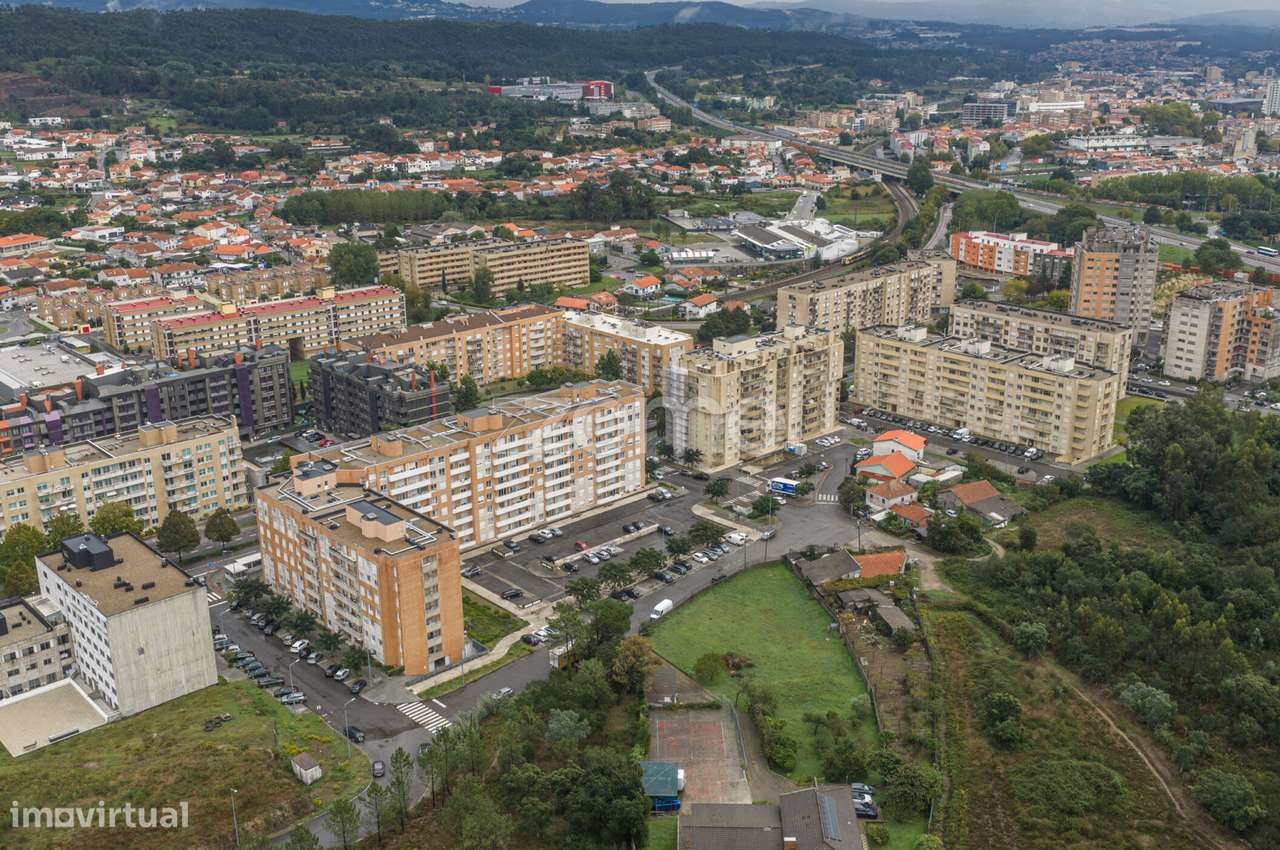 Apartamento T3 com varandas, em Valongo-29