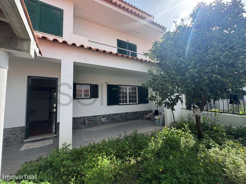 Moradia T4 Belverde com Barbecue e Garagem para Arrendamento - Grande imagem: 2/28