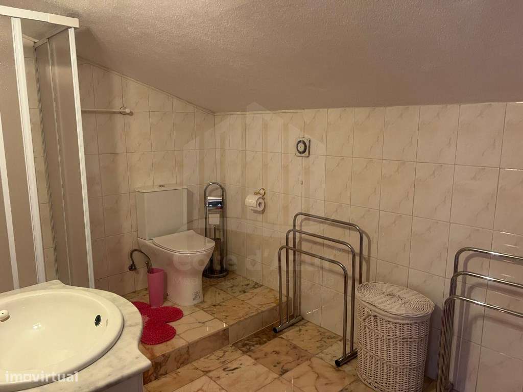 Moradia com 7 Assoalhadas , garagem e com terreno de 1.000 m2 zona ...-44