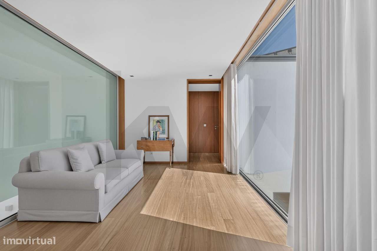 Moradia T5 de Luxo com Piscina e Lote de 2.773 m2-28