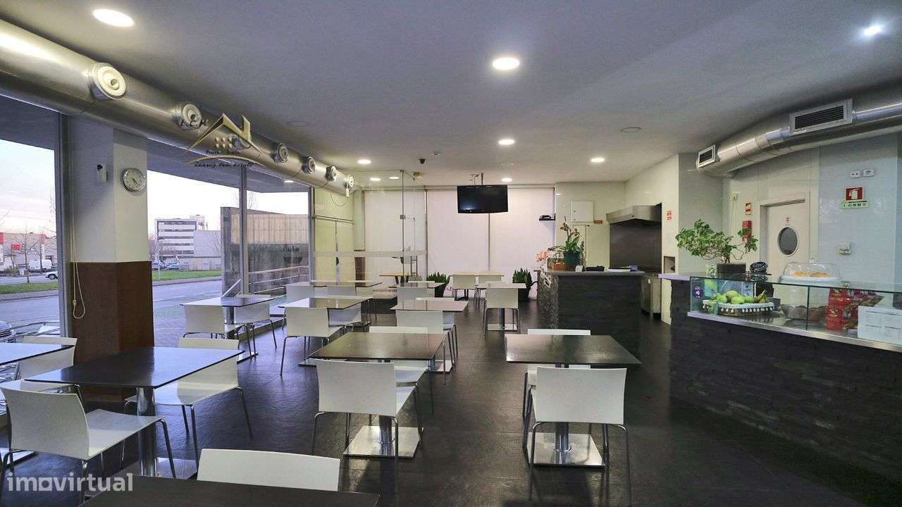Restaurante "Castelo da Maia" Localizado em Zona Industrial,-10