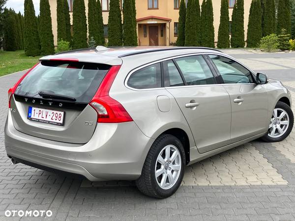 Volvo V60 D3 Momentum - 9