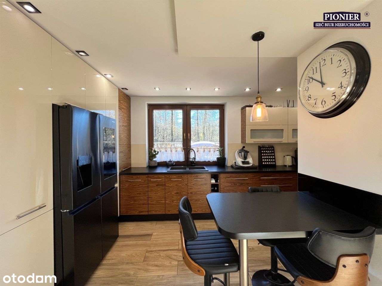 Komfortowy Dom Parterowy Z Poddaszem Użytkowym-3