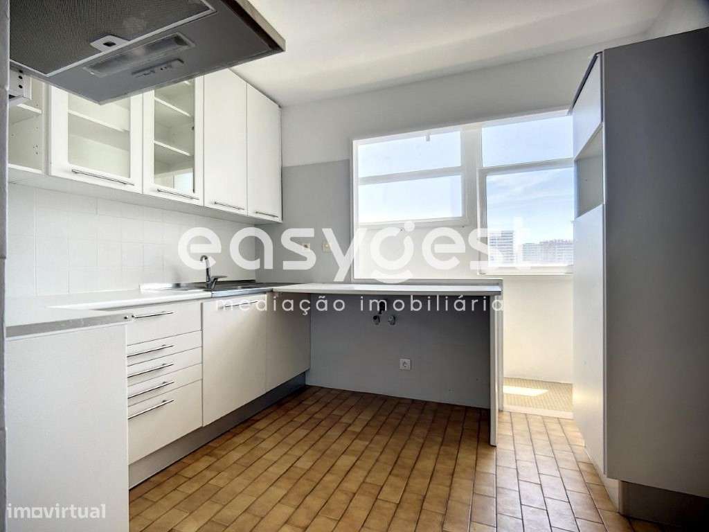 Apartamento T3 com suite remodelado com uma área de 127m2 no Lumiar - Grande imagem: 5/27