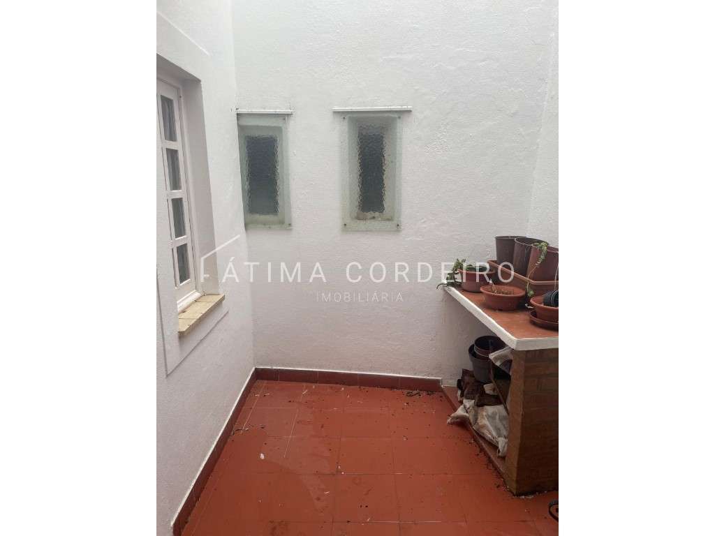 Excelente Moradia T2 no Centro Histórico de Santarém-8