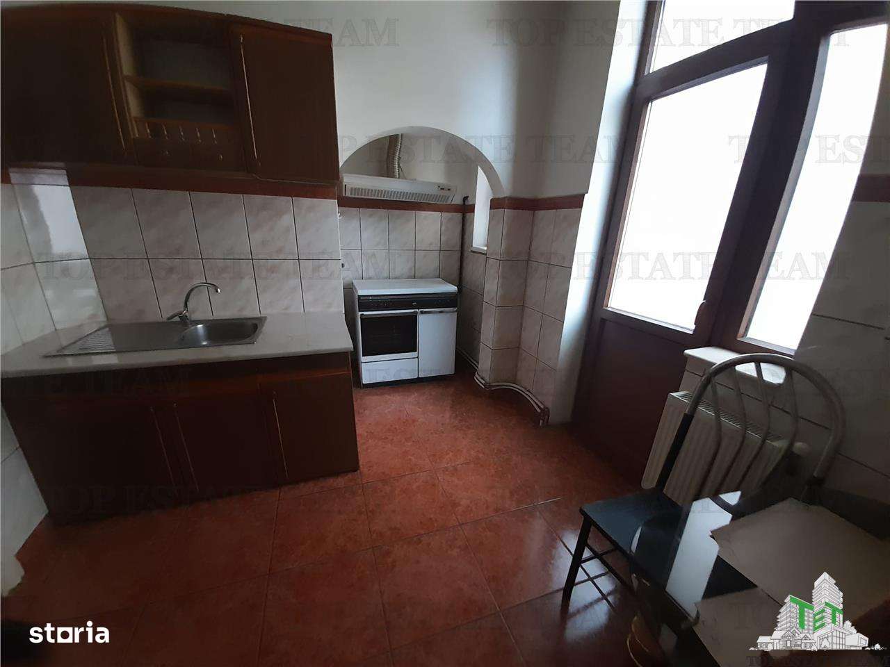 Piata Unirii  chiar la metrou in exclusivitate vanzare 2 camere cu loc-14