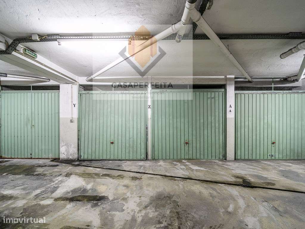 Deslumbrante T2 de 2 Frentes com Varandas e Box - Canelas-32