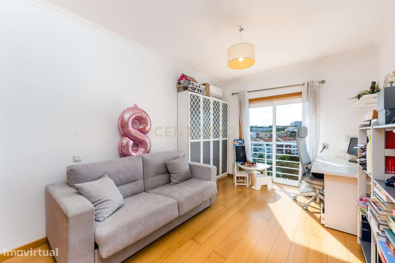 Apartamento T3 com 2 Box e 2 Suítes. Vista Panorâmica em Oeiras-17