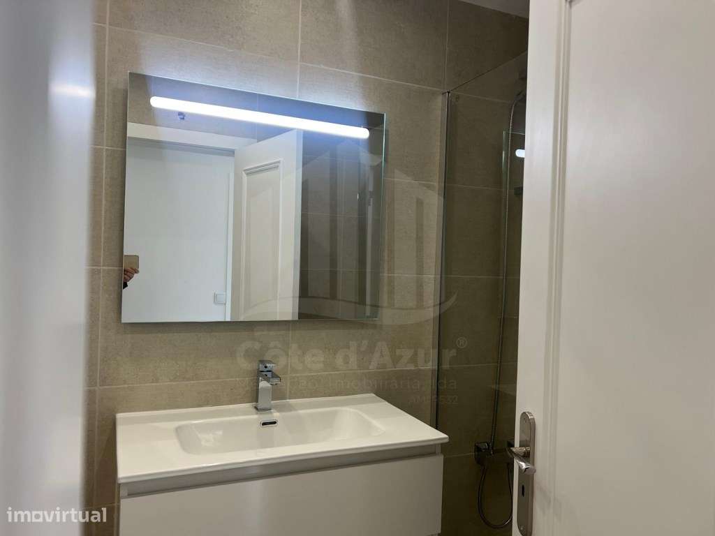 Apartamento T3 Parque da Paz no Feijó com Arrecadação e duas Varandas.-22