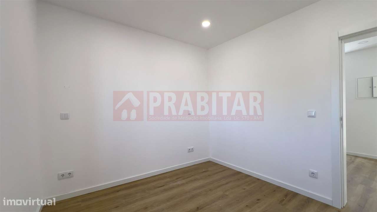 T2 RENOVADO COM LOGRADOURO EXCLUSIVO | CASAlS | COIMBRA-9