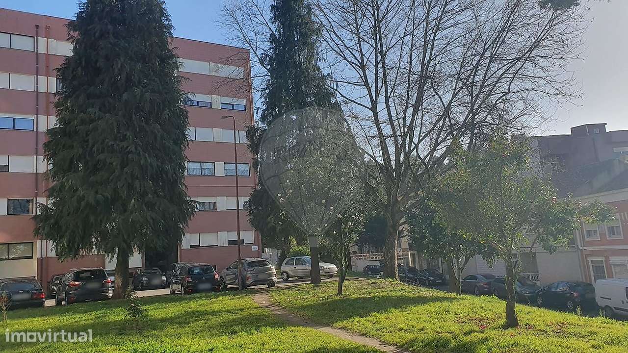 Apartamento T3 no Centro de Braga, junto á escola Alberto S. Paio-22