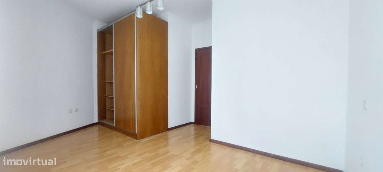APARTAMENTO T2 - CARVALHAL-7