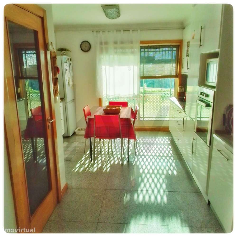 MORADIA T4 COM GARAGEM PARA 2 VIATURAS EM MATOSINHOS - Grande imagem: 3/34