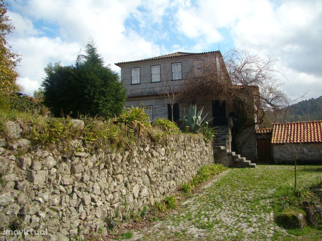 Quinta com 8.5 Hectares  em Mancelos Amarante