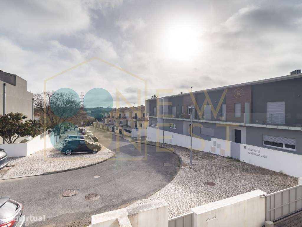 Moradia T4 com piscina e garagem nas Manteigadas | Setúbal-51