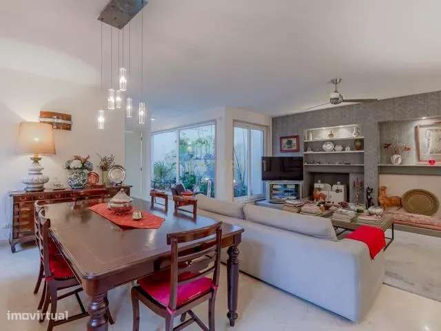 Moradia T6 com Jardim Interior e Garagem na Lapa – Junto à Embaixada d-4