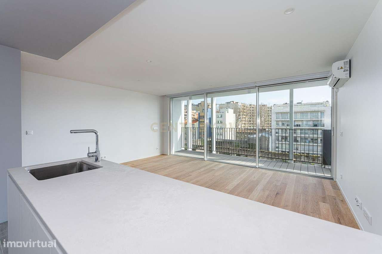T2 Condominio Fechado Em Matosinhos Sul