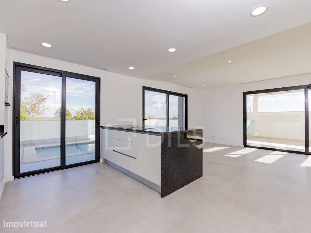 Moradia T3+1 com piscina, na Mexilhoeira Grande, Portimão - Grande imagem: 5/32