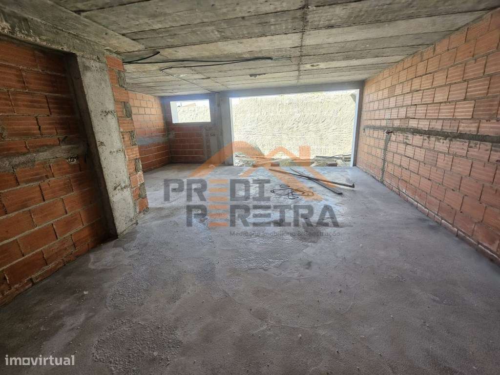 Moradia T4 em fase de construção, situada no Bairro Casal São Sebas...-17