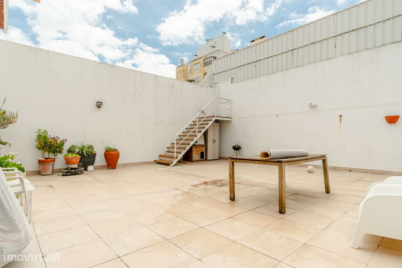 Moradia com 5 assoalhadas e garagem-25