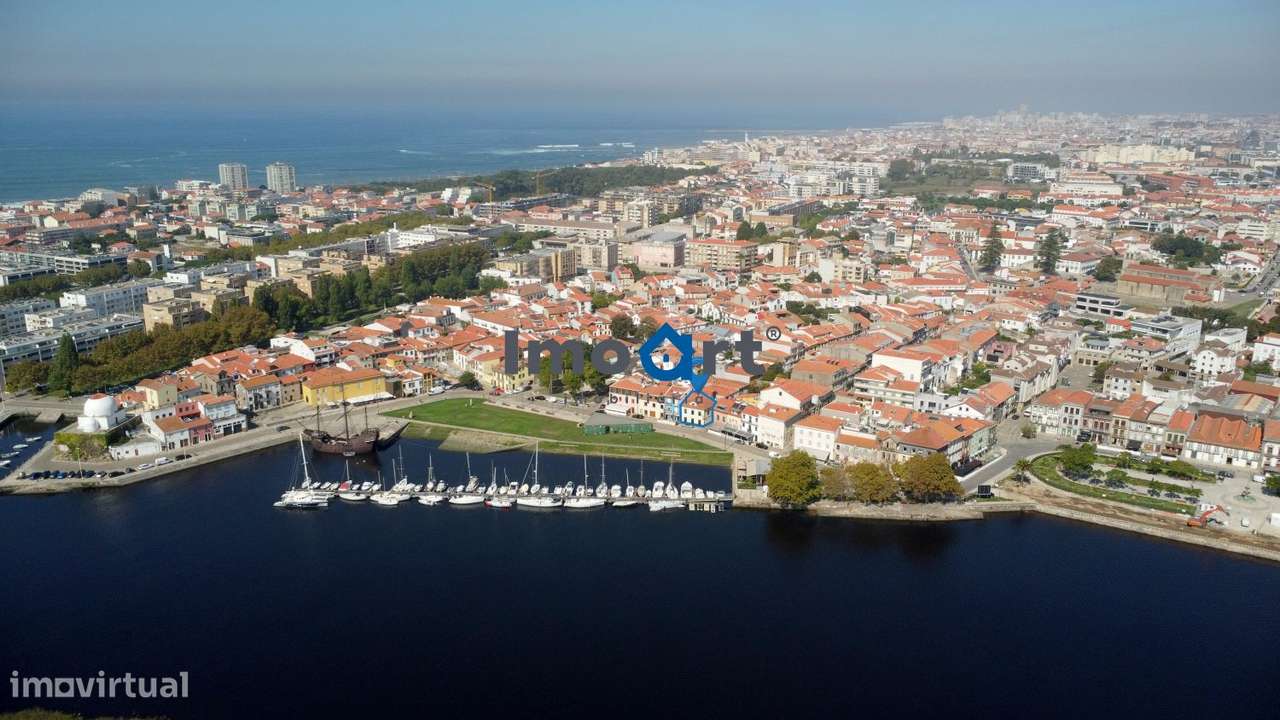 Prédio misto em frente ao Rio e Marina de Vila de Conde, com projeto-11