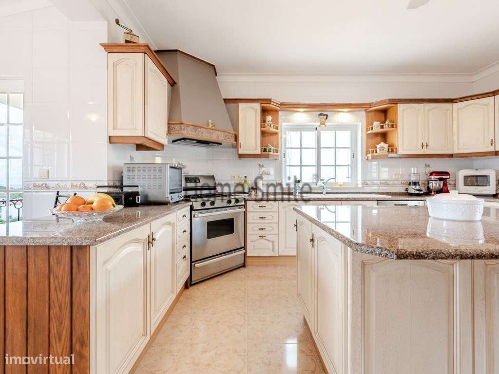 MORADIA COM PISCINA. EXCELENTE QUALIDADE-15