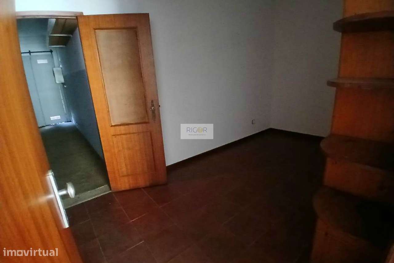 Loja de 70m2 e garagem no centro de Gueifâes - Grande imagem: 4/7