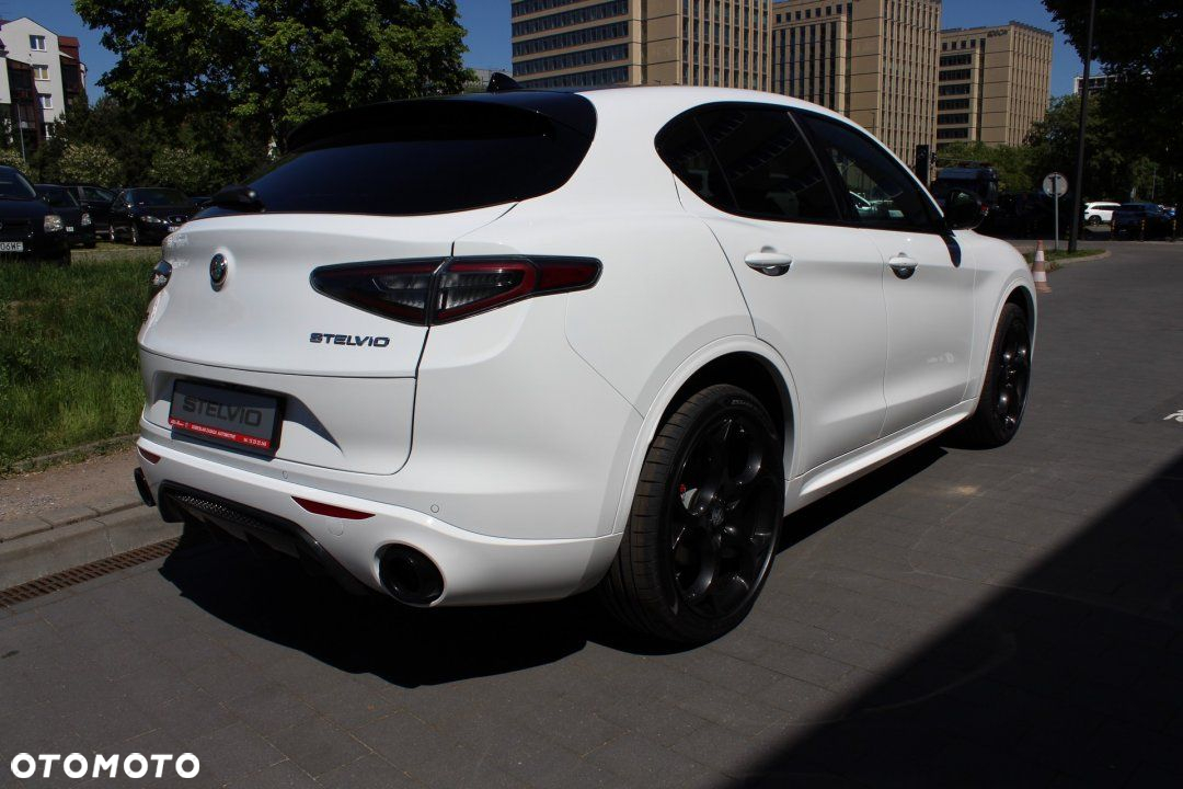 Alfa Romeo Stelvio - 4