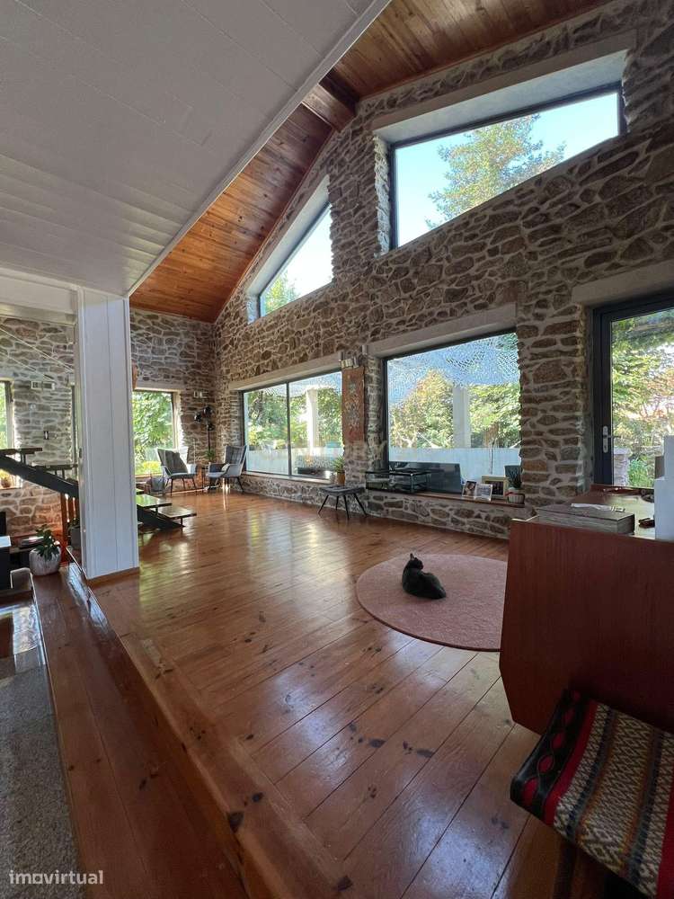 Moradia em Viseu com Vista Panorâmica e Jardim Privado-3