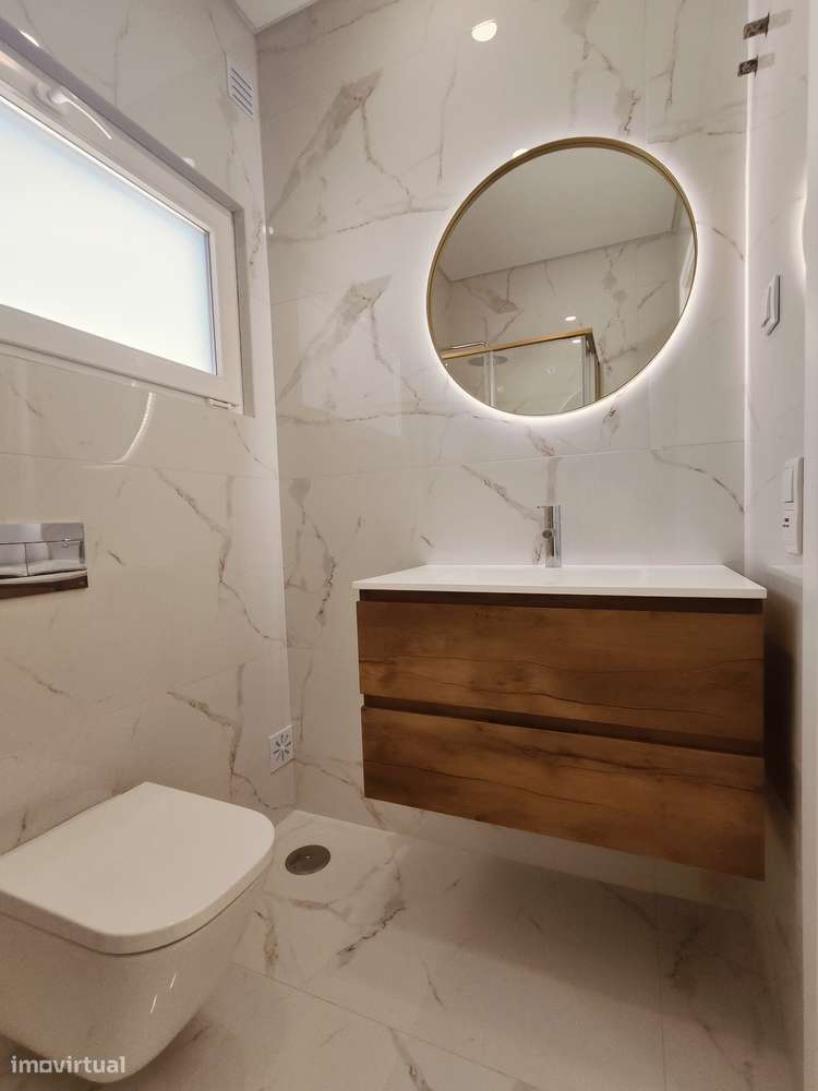 Oferta de 1% do valor de aquisição - Moradia T4 com 1 Suíte-38