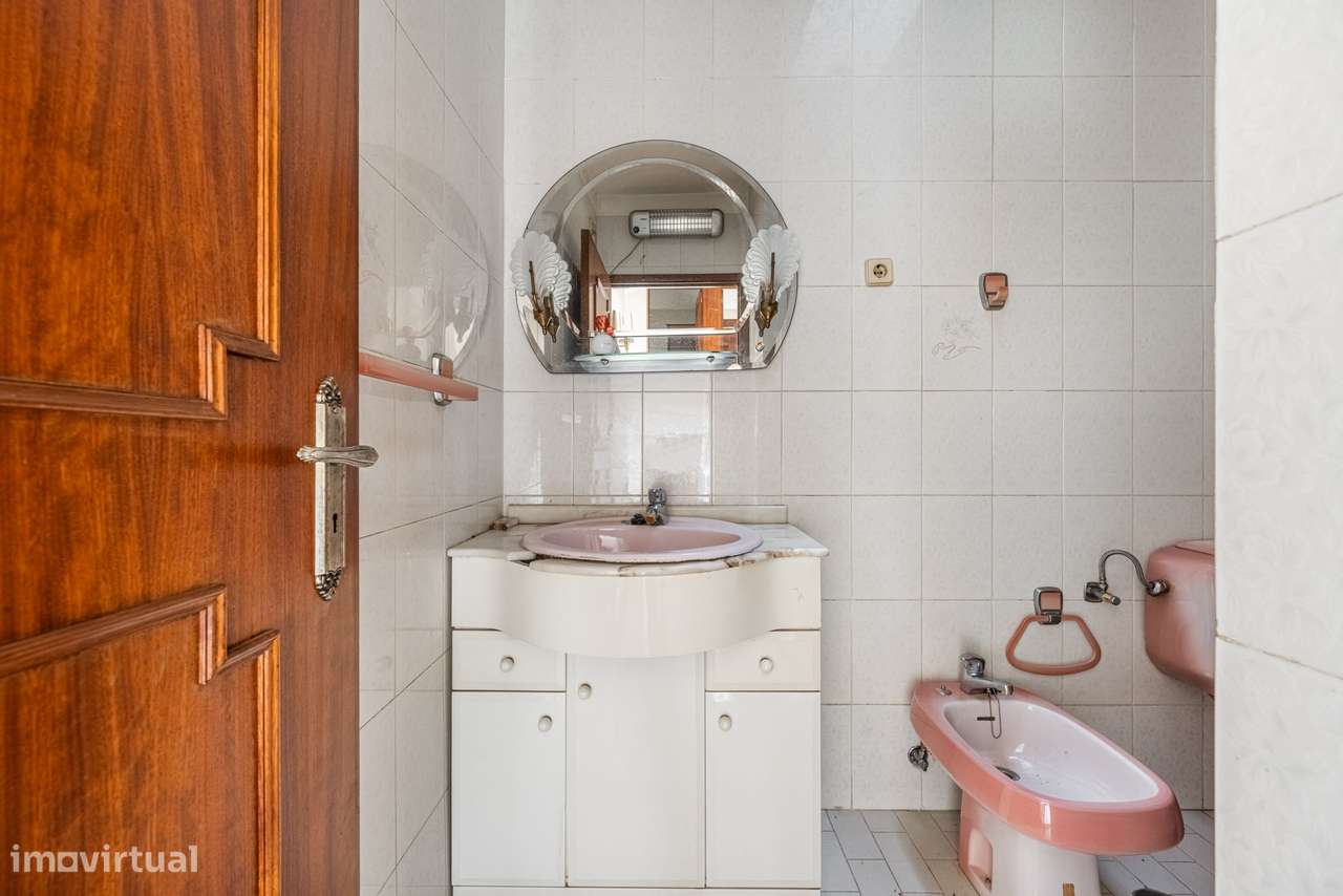 Moradia T4 de gaveto em Nogueira-20