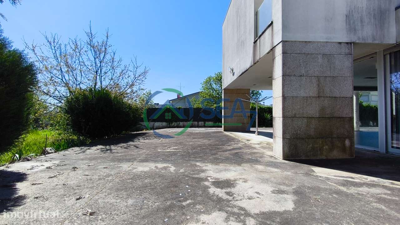 Moradia T6 com grande terreno, Meadela-46