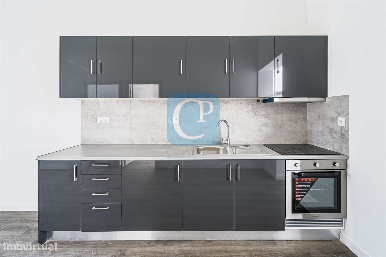 Moradia V2 remodelada em Paranhos, Porto - Grande imagem: 4/18