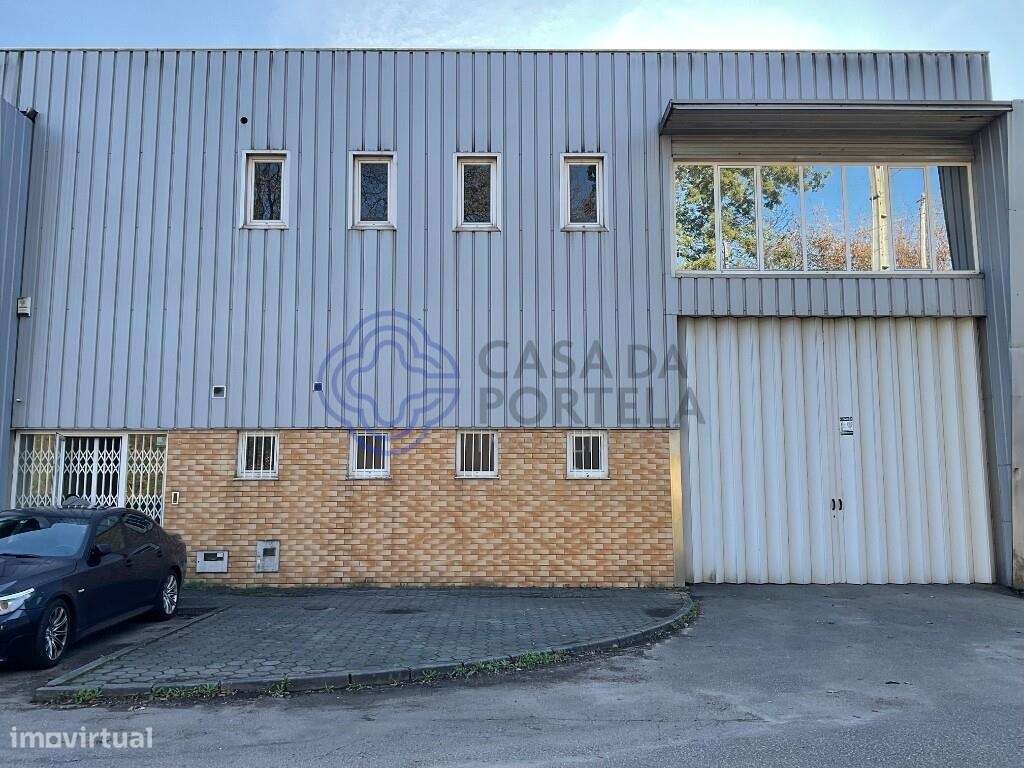 Arrenda-se pavilhão situado em são João da Madeira na Zona Industrial - Grande imagem: 4/12