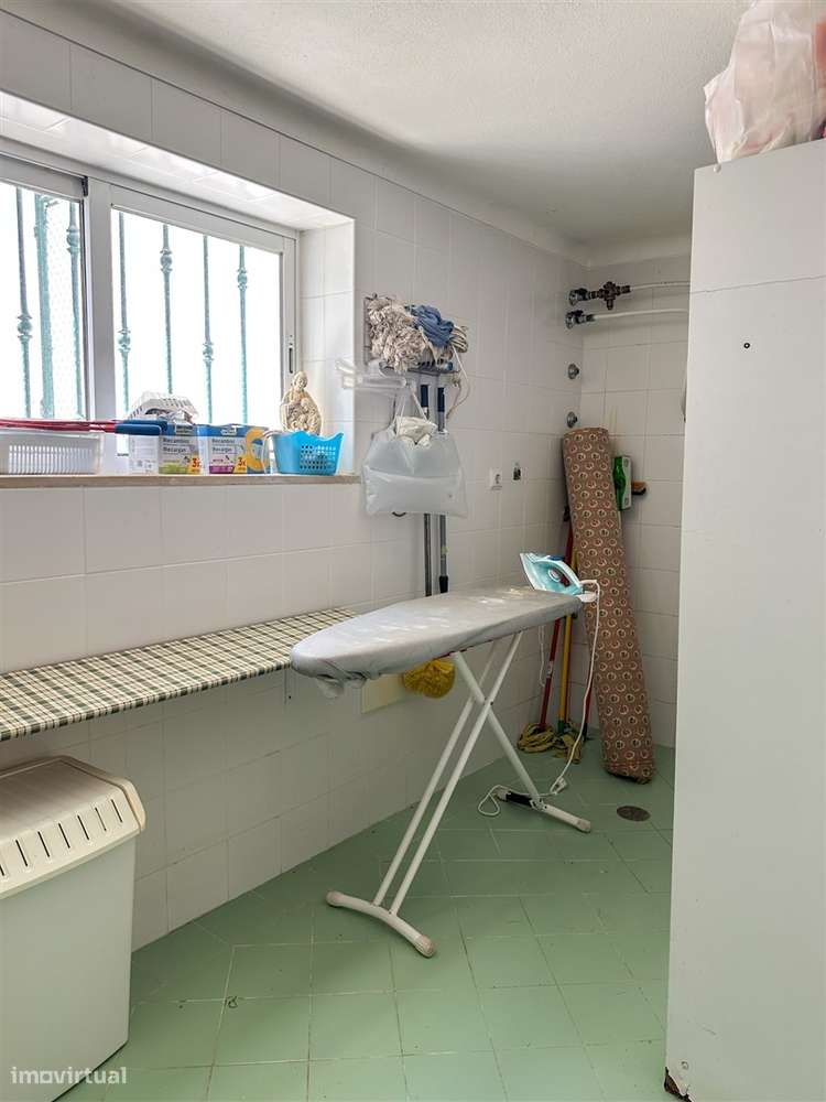 Moradia T5 com piscina e jardim a poucos metros da Praia do Alemão – A-36