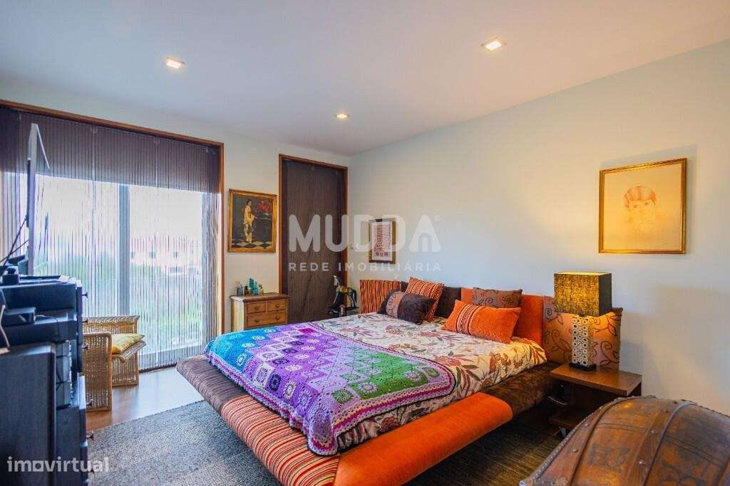 Viver na Torreira: Moradia T4 com Luz Natural e Espaço Exterior Único-33