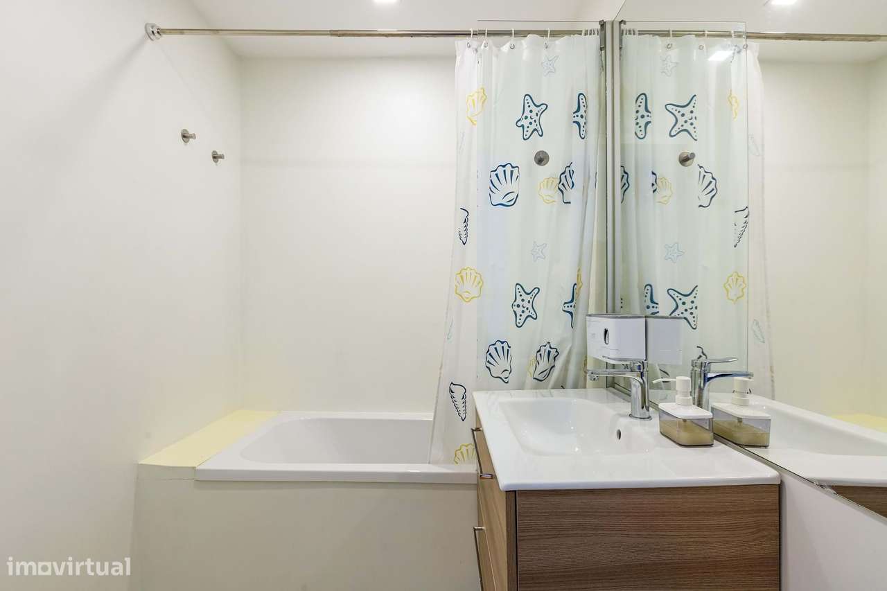 Moradia T4/5 com Piscina no Bairro de Santa Cruz – Benfica, Lisboa-15