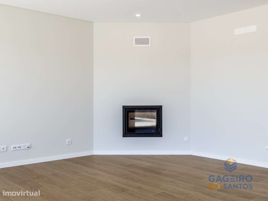 Moradia T4 com piscina, nova e pronta a habitar a 4 km da baía de S...-19