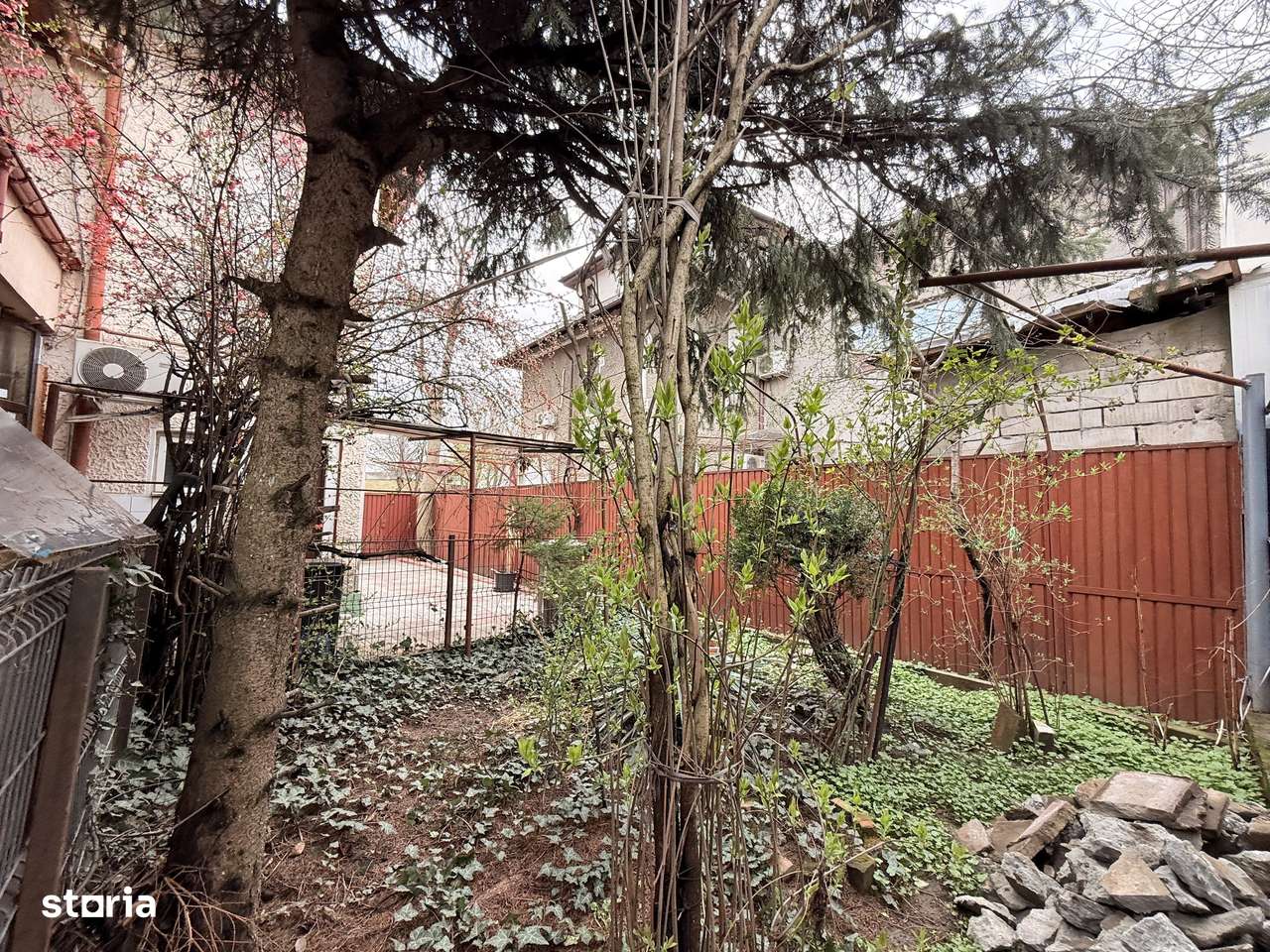 Vila 200 mp desfasurati cartier de case Belvedere Regie-15