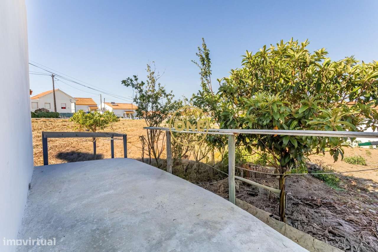 Moradia remodelada com terraço panorâmico e cave com entrada independe-12