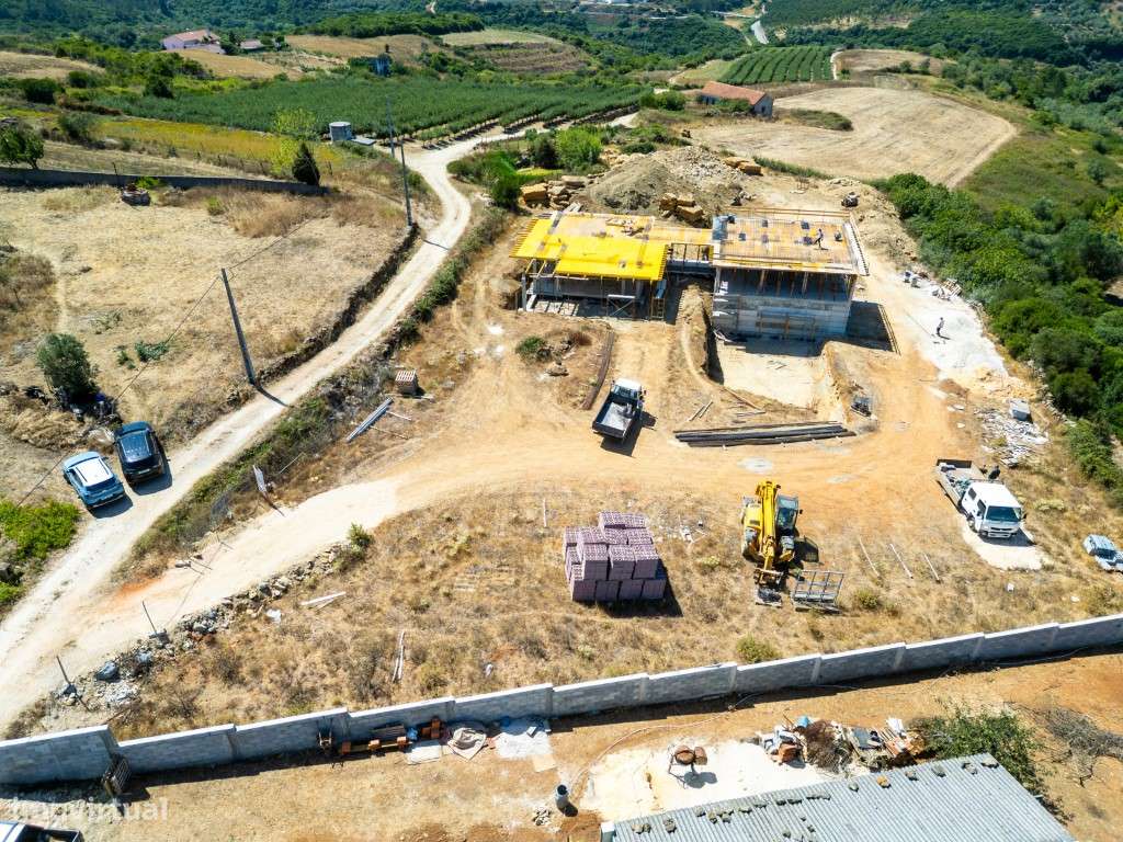 Moradia T4 moderna em construção com piscina em Évora de Alcobaça-27