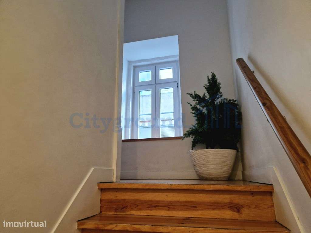 Apartamento T3 na Rua dos Fanqueiros, com vista para o Castelo de S...-23