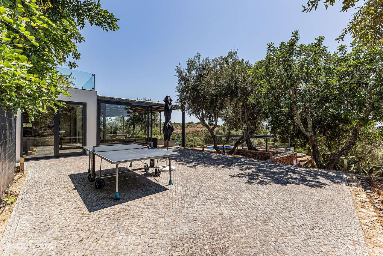 Villa T4 contemporânea à beira do rio no coração do Algarve-16