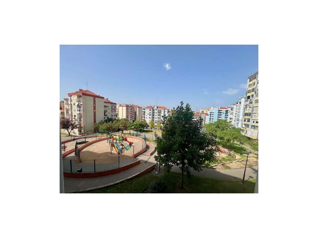 Apartamento T3 totalmente remodelado na Amadora-32