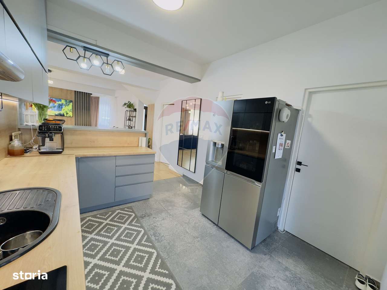 Casă / Vilă 5 camere,piscina Cart.Orizont 2 zona Metropolitana Oradea-7