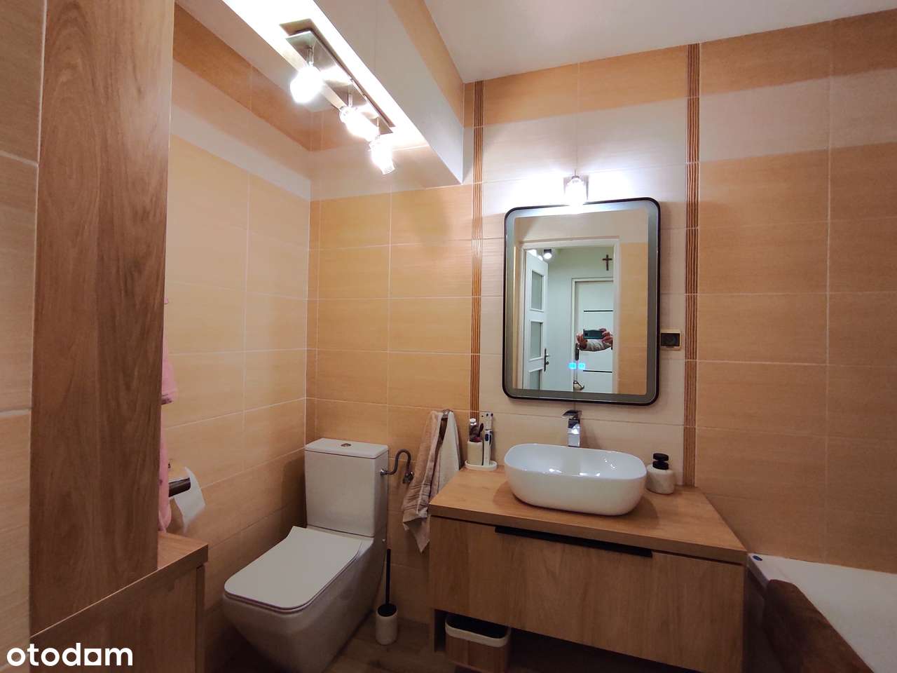 Dom w Kętach – 3 niezależne mieszkania, idealny pod wynajem-13