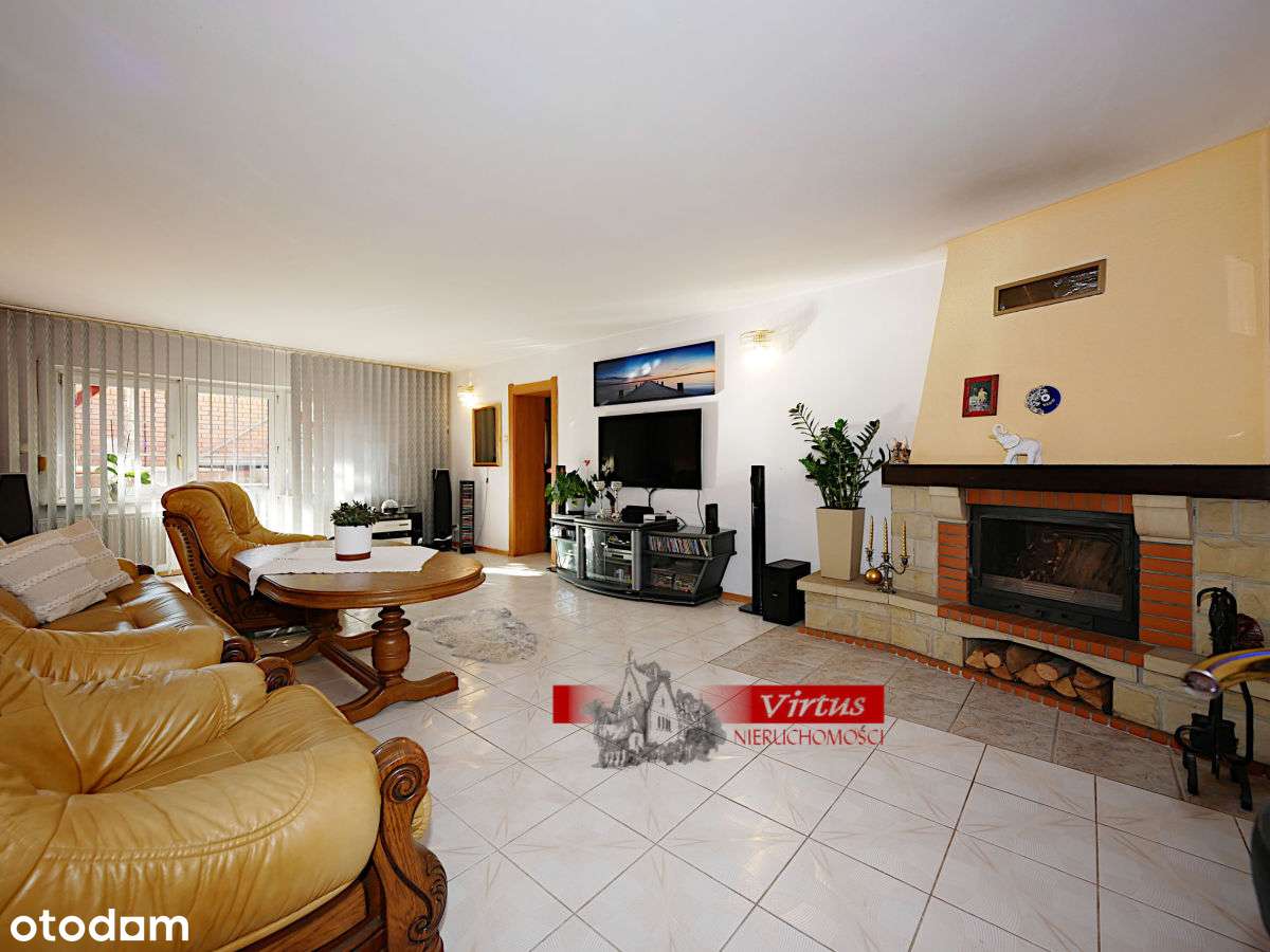 dome przy ścianie lasu-2