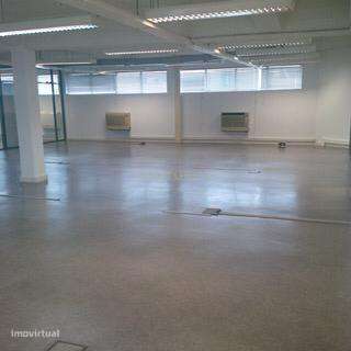 Escritório Usado de 991m²  Amadora, Lisboa - Grande imagem: 2/11